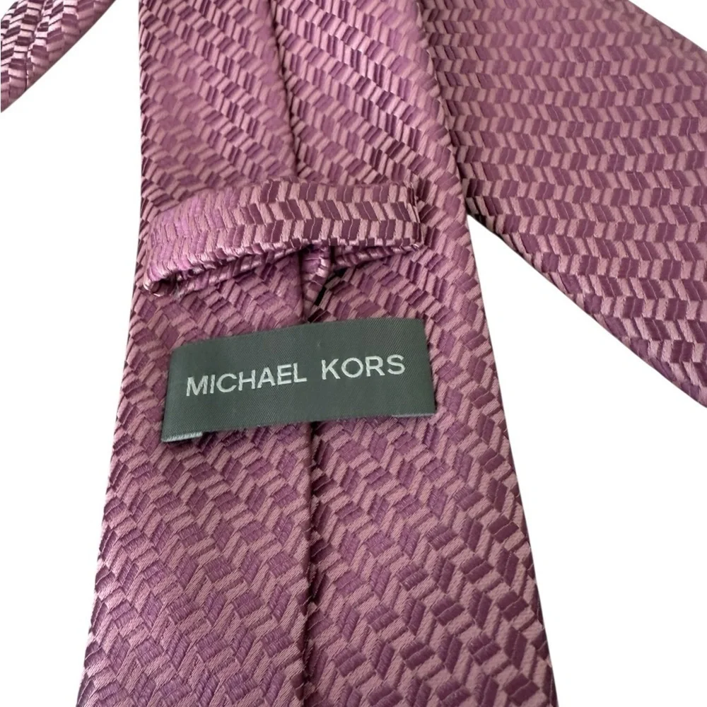 Michael Kors Poly Silk Blend Pink Herringbone Men’s Tie 58 inches  Work Dress.